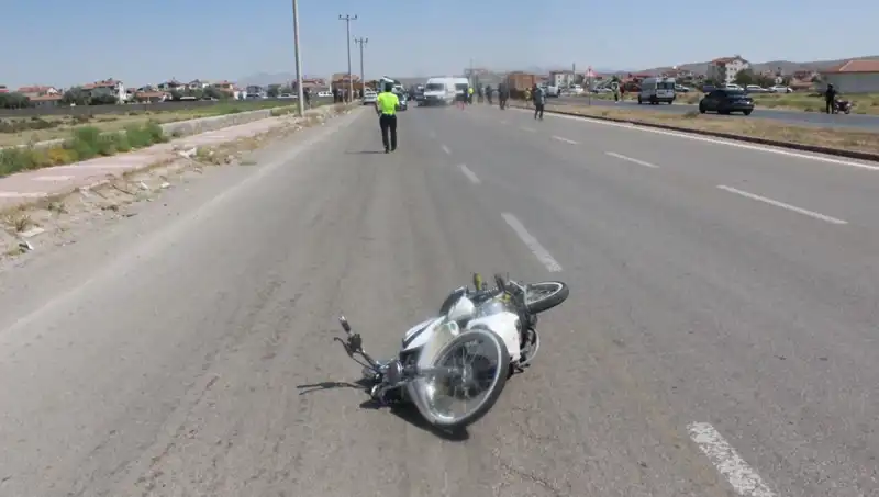 Dur İhtarı İle Başlayan Koşuşturma, Polis Araçlarına Çarparak Bitti!