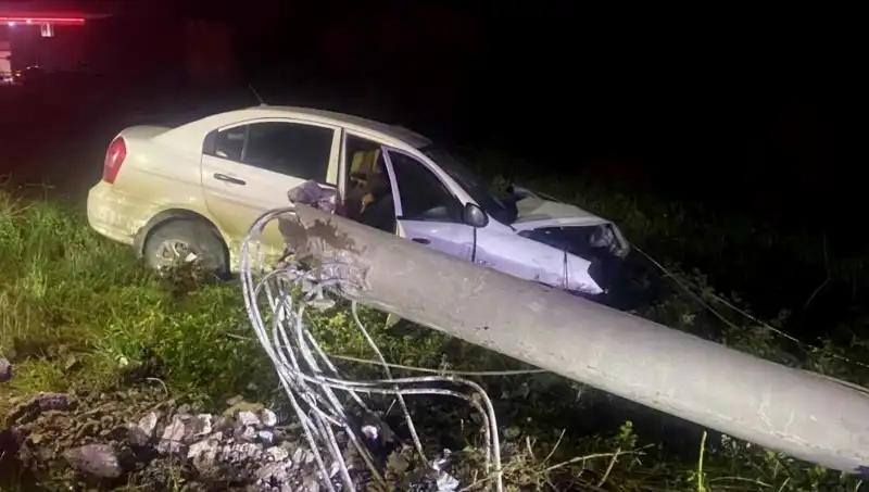 Betona Çarpan Sürücü Hayatta Kalma Mücadelesi Veriyor