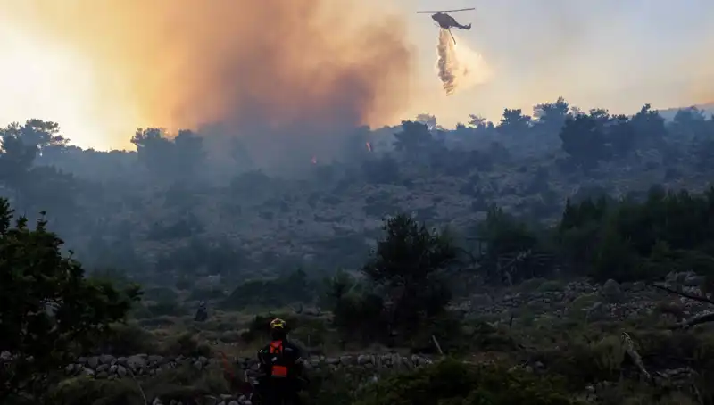 Eğriboz Adası’nda Şok Yangın: İki Köy Acil Olarak Tahliye Edildi!