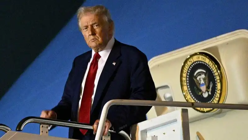 Katar'dan Trump'a Gelen 400 Milyon Dolarlık Süperjet Görüntülendi!
