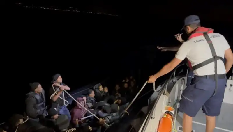 Çeşme’de 42 Kaçak Göçmen Denizde Bulundu: Dramayı Anlatan Görüntüler