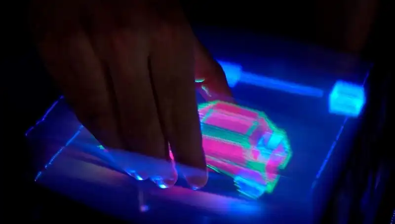 Dünyanın İlk Etkileşimli 3D Hologramı: Geleceğin Teknolojisi Bugün Hayatımızda!